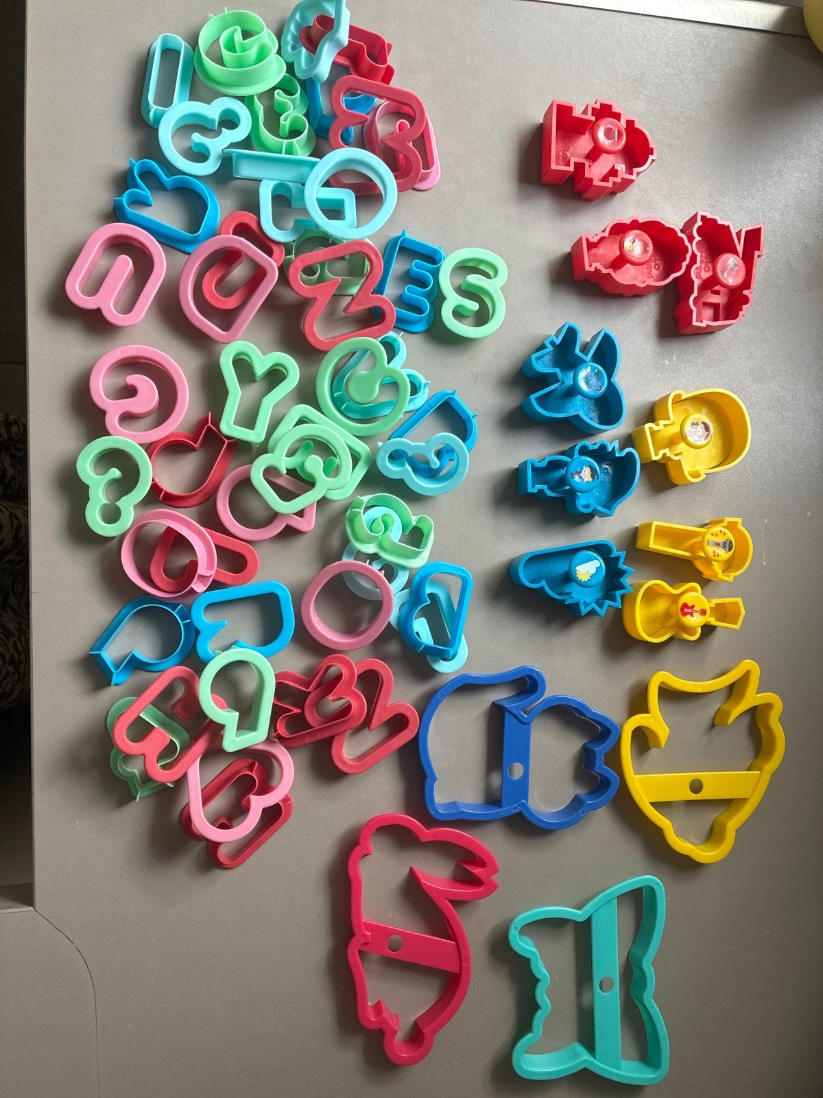 Uitsteekvormpjes: letters, cijfers en figuren, Gebruikt, Meerkleurig, Ophalen of Verzenden, Kunststof