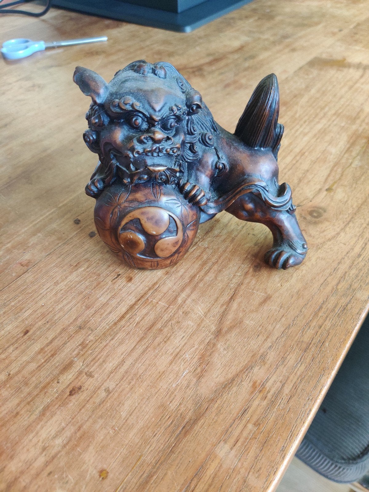 Zware Chinese Foo Dog Hars Beeldje, Minder dan 20 cm, Kunststof, Ophalen of Verzenden, Beeld