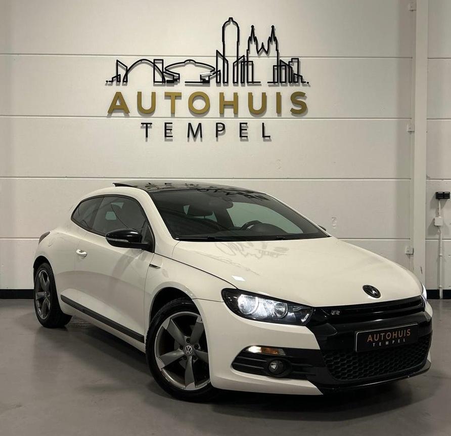 Volkswagen Scirocco 1.4 TSI Edition Nap Airco Navi Pano R Li, Auto's, Voorwielaandrijving, Euro 5, Gebruikt, Zwart