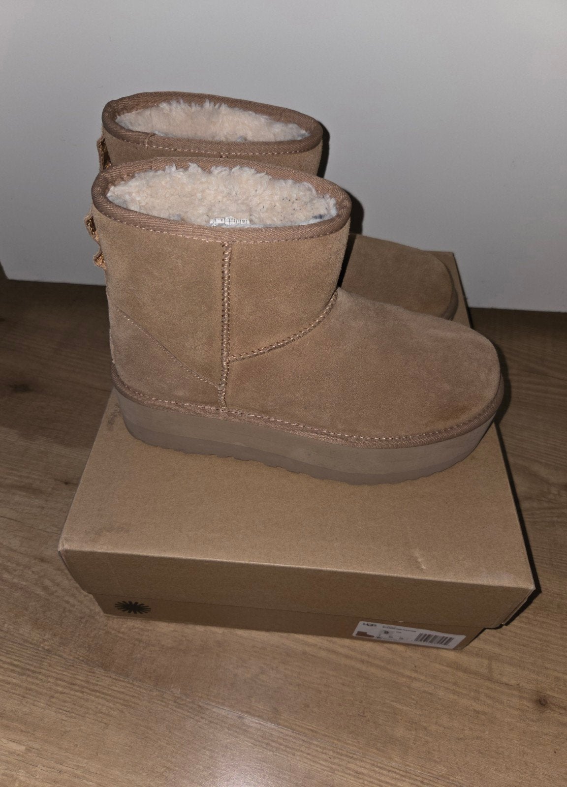 UGG Classic Mini Platform Laarzen - Maat 40, Kleding | Dames, Schoenen, UGG, Bruin, Ophalen of Verzenden, Zo goed als nieuw