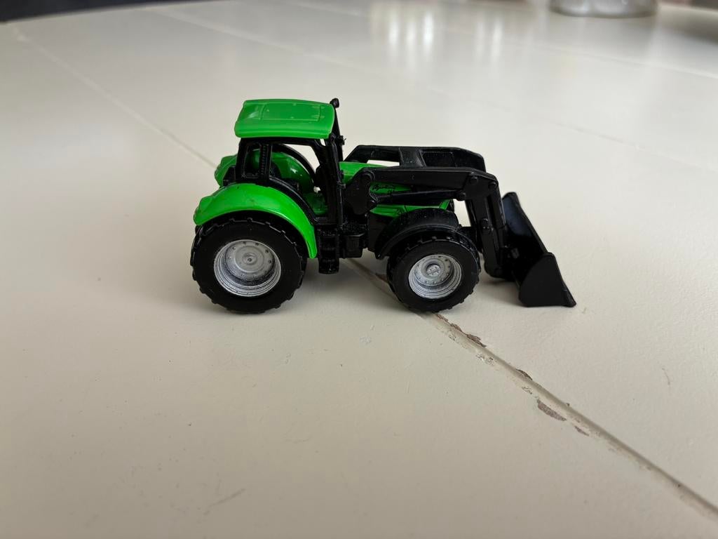 Siku Deutz Fahr Agrotron 265 met voorlader, Hobby en Vrije tijd, Modelauto's | Overige schalen, Ophalen of Verzenden, Zo goed als nieuw