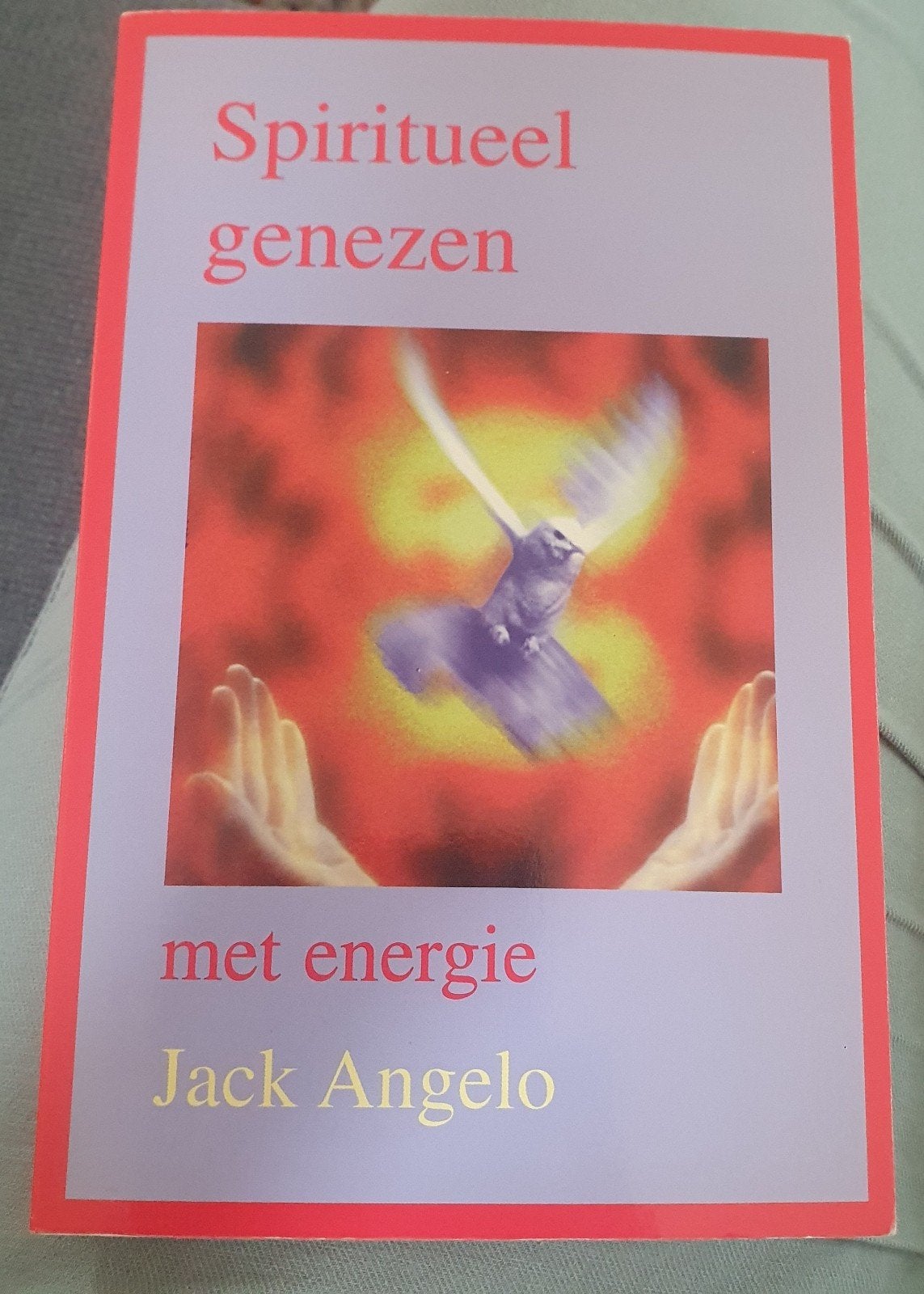 J. Angelo - Spiritueel genezen met energie, Achtergrond en Informatie, Ophalen of Verzenden, Zo goed als nieuw, J. Angelo