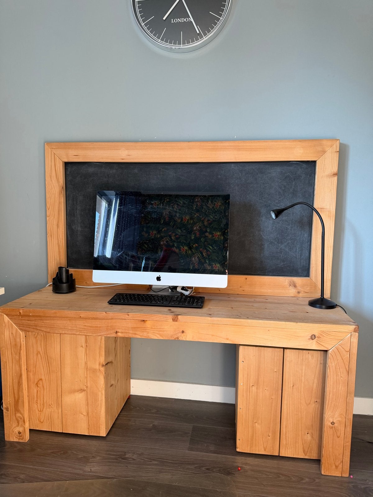 Steigerhouten kinderbureau (Jorg) met opbergbak en krijtbord, Ophalen, Gebruikt, Hout, Kinderbureau