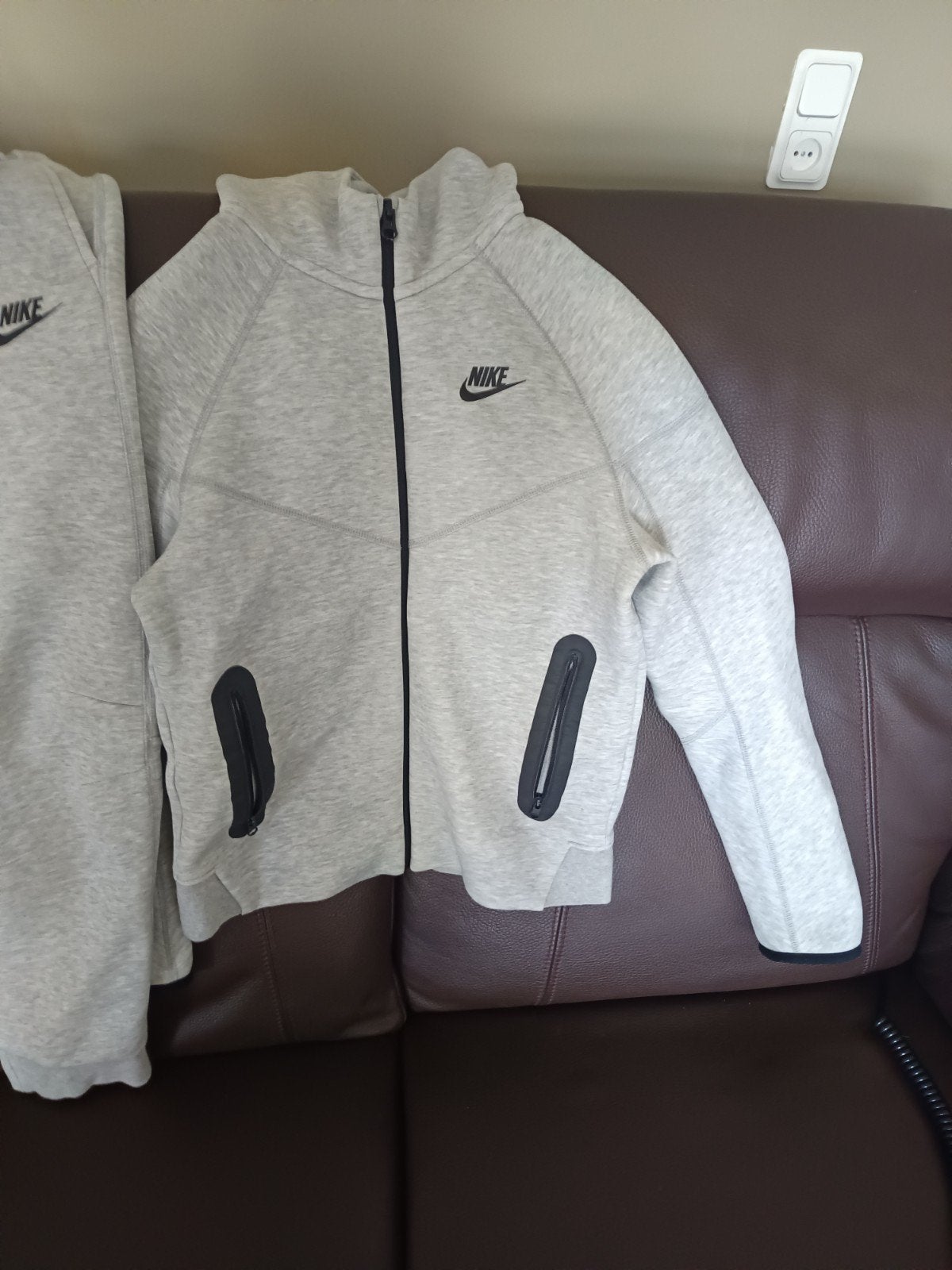 Nike Tech Fleece Trainingspak - Grijs, Kinderen en Baby's, Kinderkleding | Maat 164, Ophalen of Verzenden, Zo goed als nieuw, Jongen of Meisje