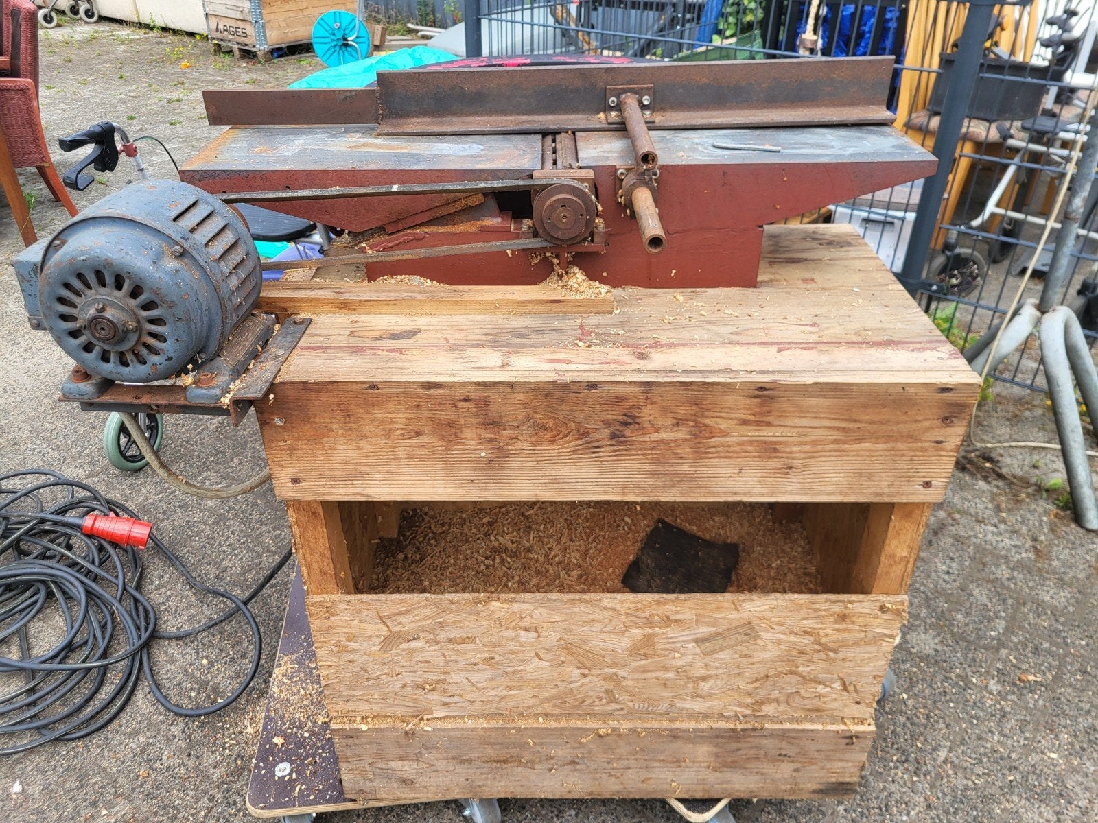 Robuuste vlakbank/vandiktebank met motor, Doe-het-zelf en Verbouw, Gereedschap | Zaagmachines, Ophalen of Verzenden, Gebruikt