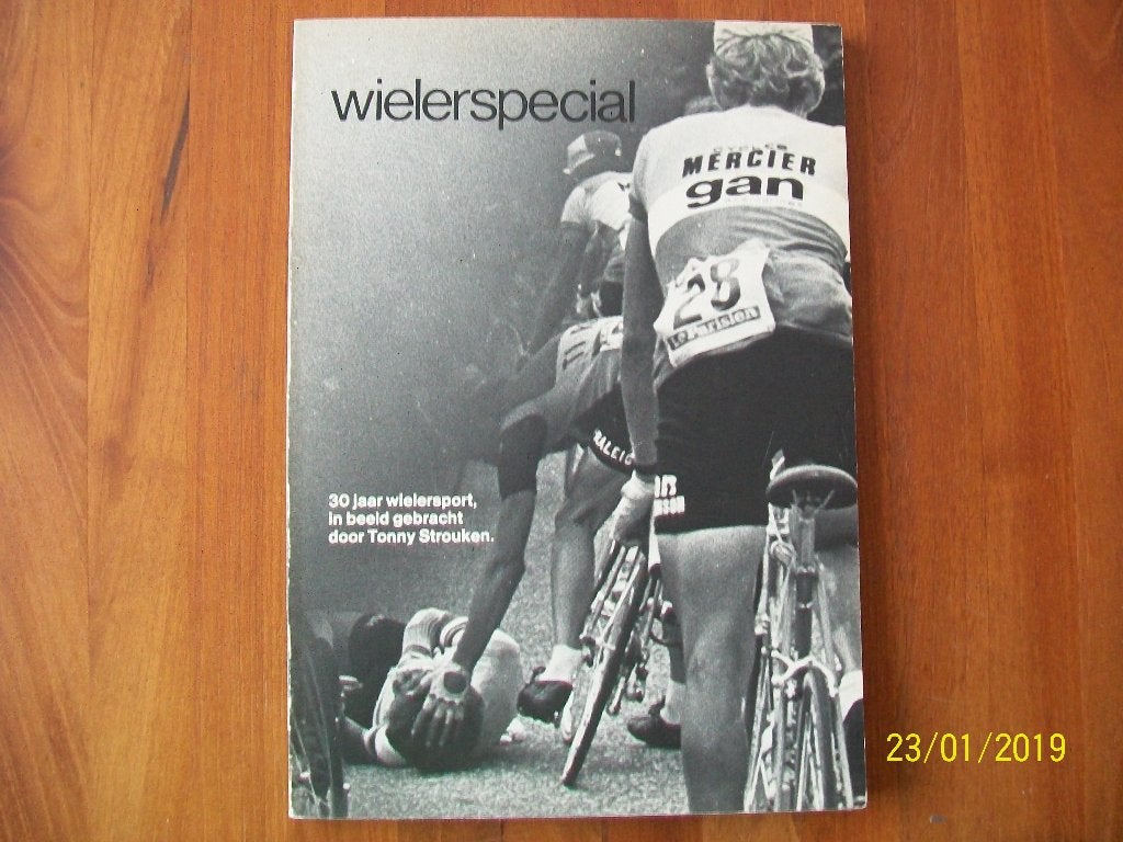 Wielerspecial - Tonny Strouken ( 30 Jr Wielersport in Beeld), Verzenden, Zo goed als nieuw, Lopen en Fietsen