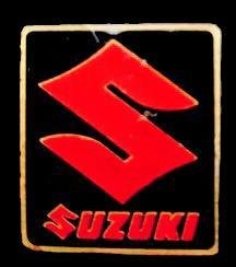Suzuki pin- rood-zwart epoxy, Verzenden, Nieuw, Transport, Speldje of Pin