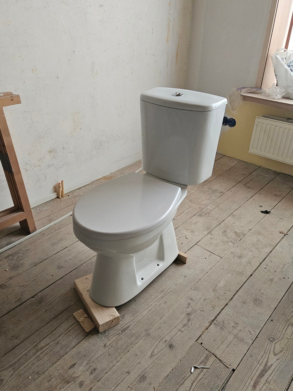 Toilet met stortbak, Ophalen, Gebruikt