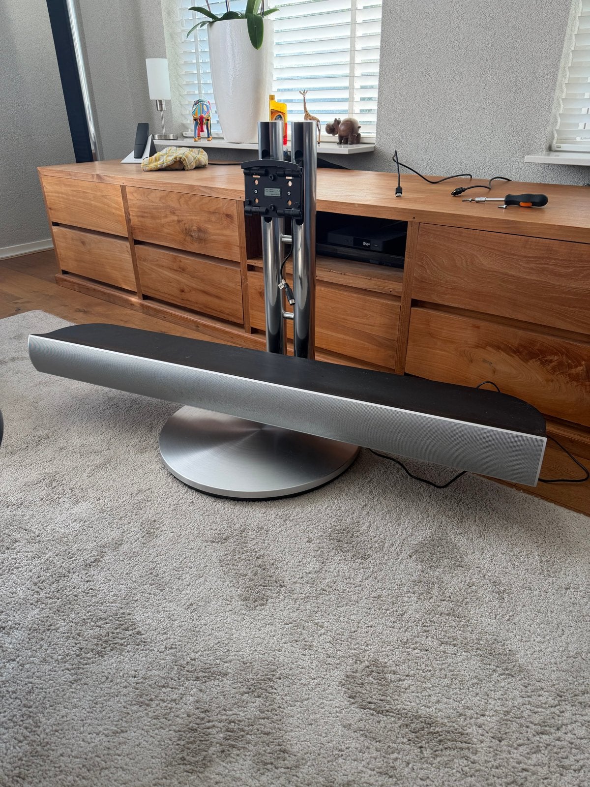 Elektrische tafelstandaard BeoVision 7-40 met BeoLab 7, Audio, Tv en Foto, Ophalen, Gebruikt, 100 cm of meer, Overige merken
