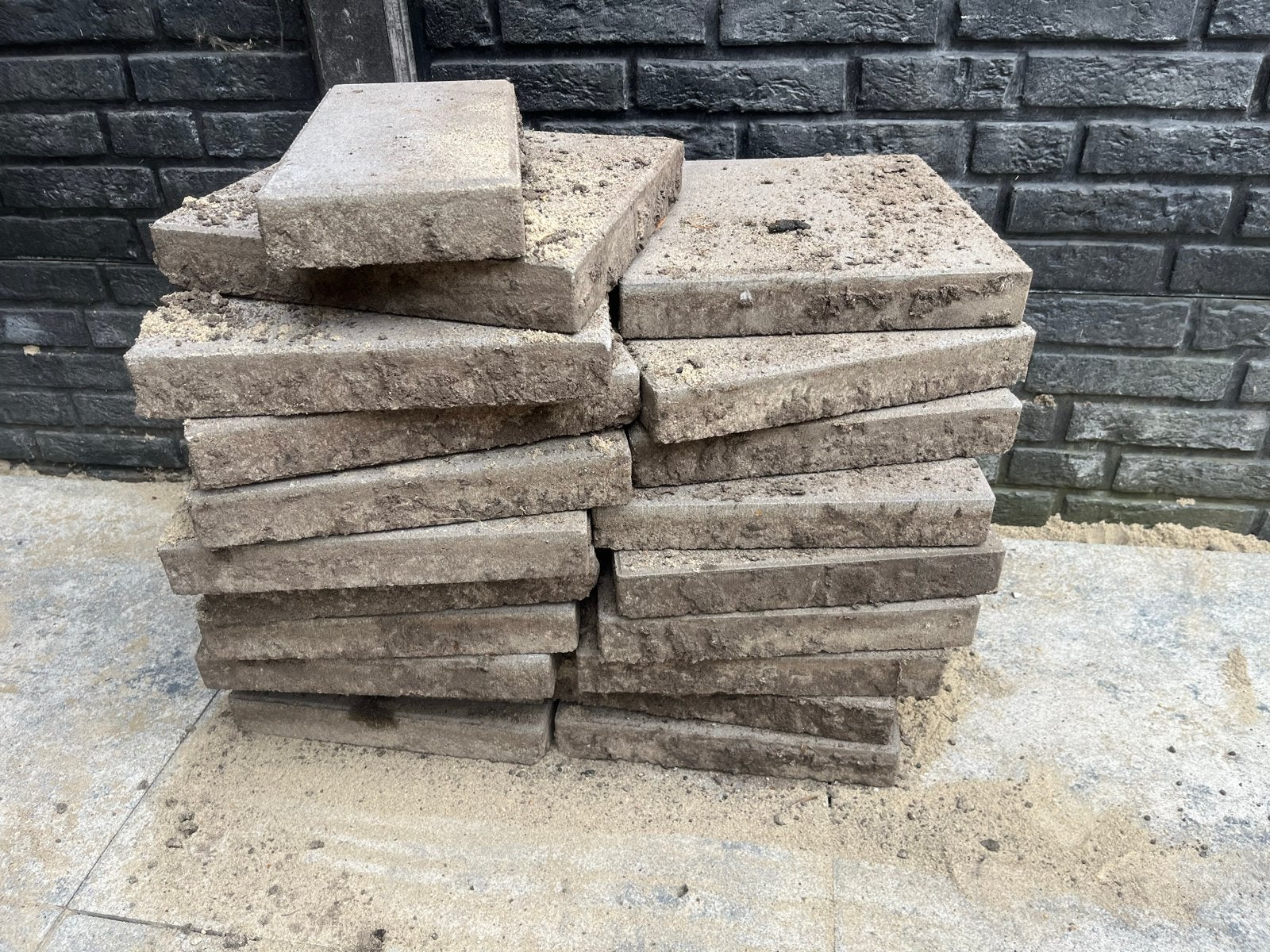 terrastegels 85 stuks GRATIS, Ophalen, Gebruikt, 10 m² of meer, Beton