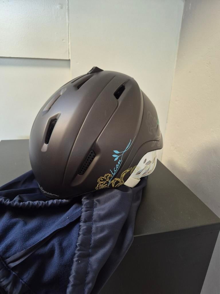 Ski helm maat xs Salomon, 100 tot 140 cm, Zo goed als nieuw, Kleding, Skiën