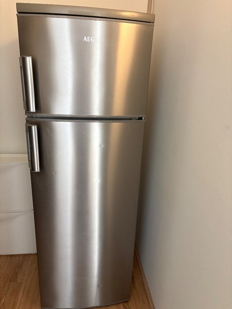 AEG Stainless Steel Fridge Freezer – Good Condition, 200 liter of meer, Zo goed als nieuw, Met vriesvak, 160 cm of meer