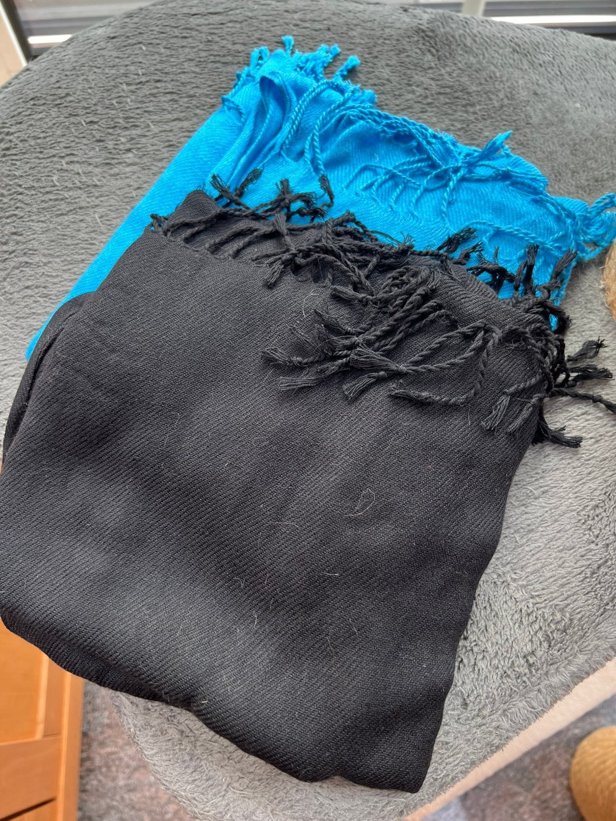 Set van 2 Nooit gedragen  Grote Sjaal’s/ Stola’s 190/72 cm, Kleding | Dames, Ophalen of Verzenden, Zo goed als nieuw, Maat 46/48 (XL) of groter