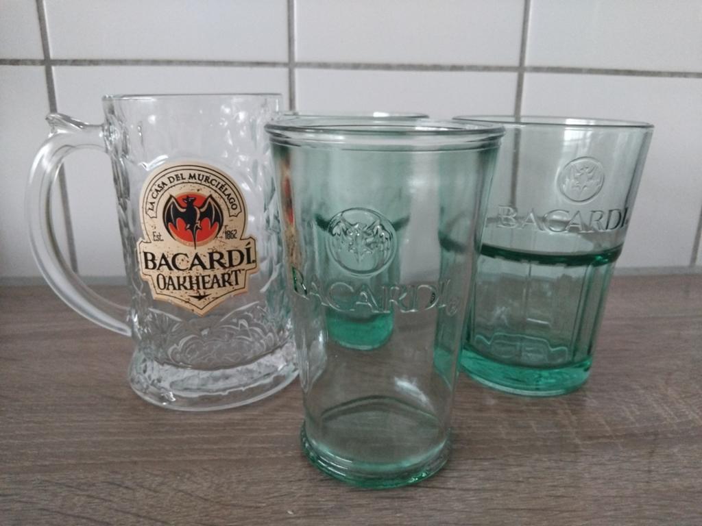 4 Bacardi glazen, 3 verschillende types, Ophalen of Verzenden, Meerkleurig, Overige merken, Glas
