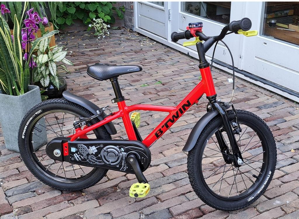 Kinderfiets (4-6jr) 16'' B'TWin 900 RACING rood, Ophalen, Zijwieltjes, 16 tot 20 inch, Velgrem