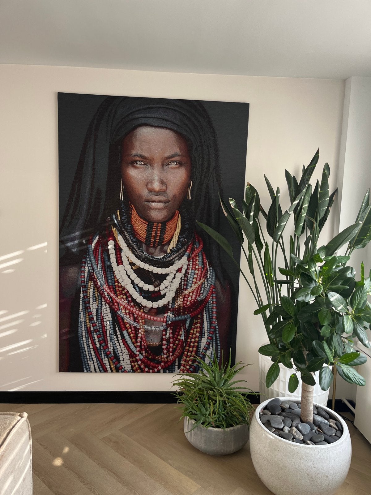 Gespannen Canvas doek - Vrouw met sieraden (135x205), Ophalen, 125 cm of meer, 75 – 100, Print