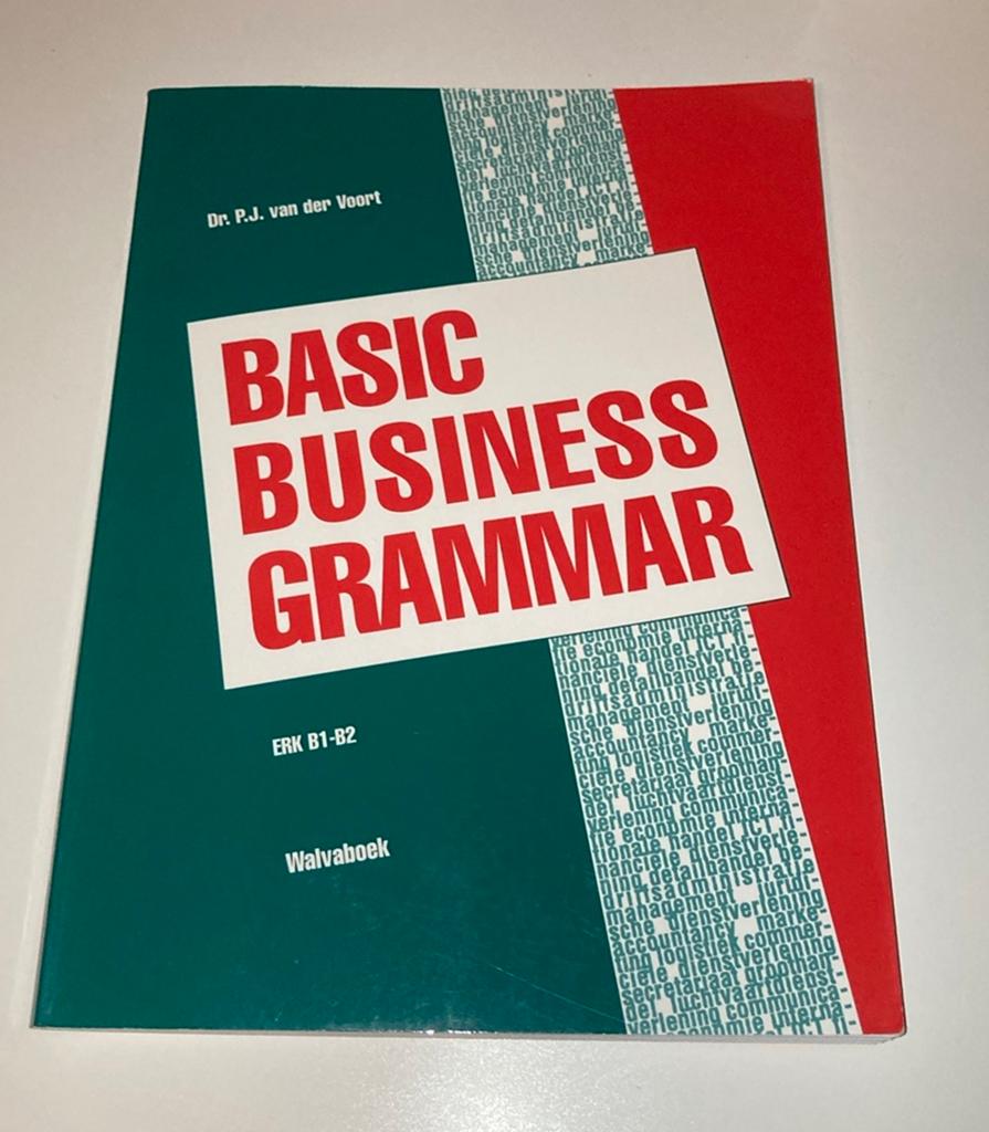 Basic Business Grammar - Dr. P.J. van der Voort, Boeken, Ophalen of Verzenden, Gamma, Zo goed als nieuw, Overige niveaus