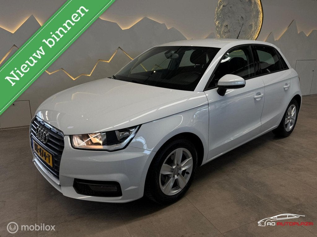 Audi A1 Sportback 1.0 TFSI Advance Navigatie/Parkeersensoren, Auto's, Audi, Voorwielaandrijving, Stof, 95 pk, 4 stoelen