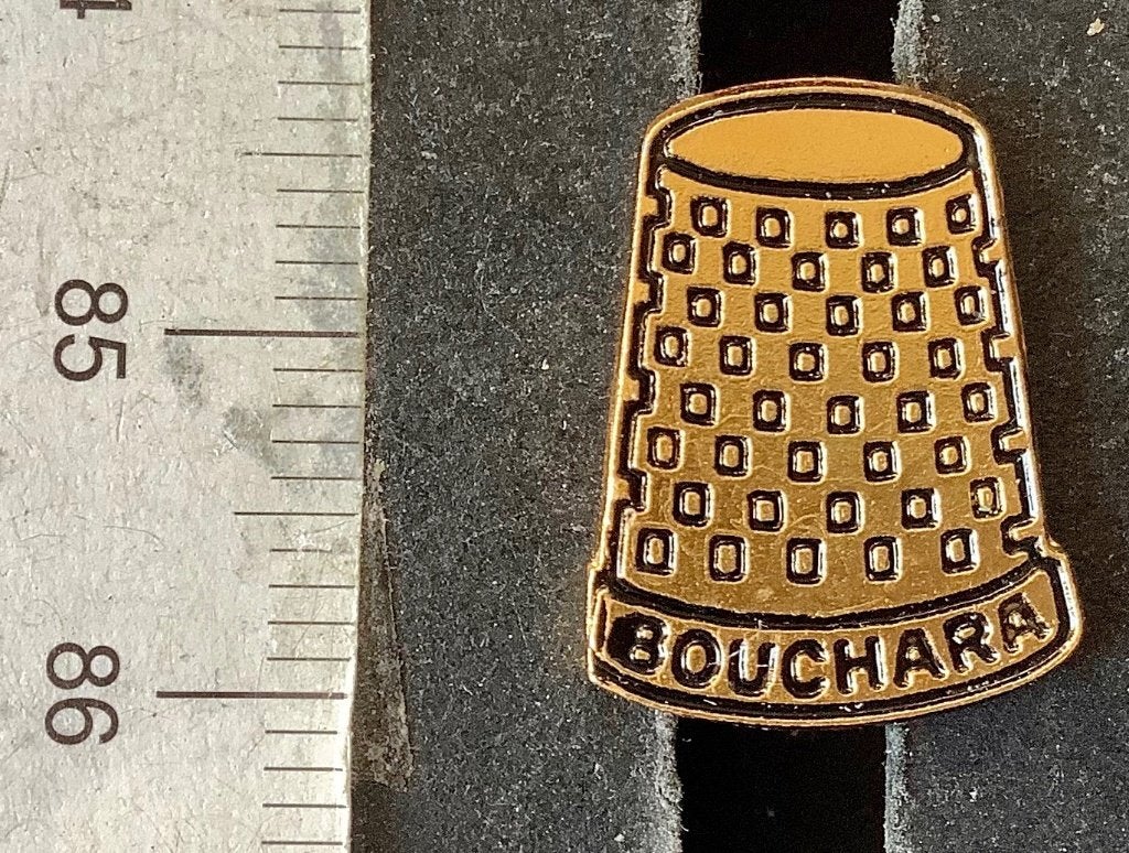 Pin, Bouchara, vingerhoed (R1, Ophalen of Verzenden, Zo goed als nieuw, Merk, Speldje of Pin