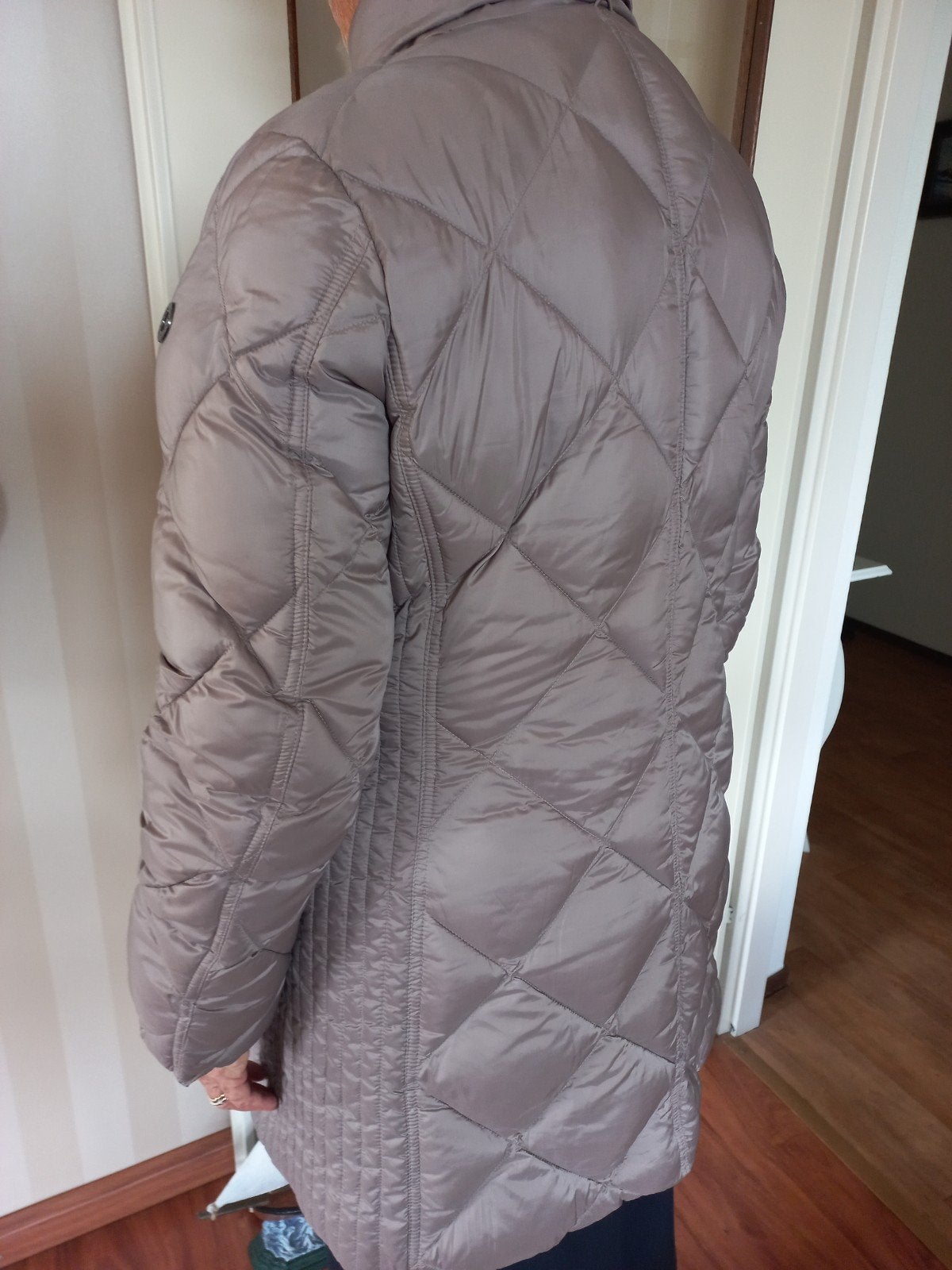 Zo goed als nieuwe Fuchs Schmitt winterjas maat 42 taupe, Kleding | Dames, Overige kleuren, Maat 42/44 (L), Ophalen of Verzenden