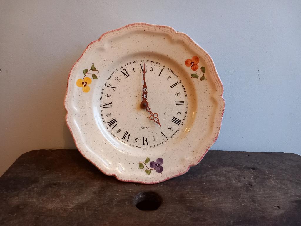 mooie vintage klok, keuken, oud aardewerk bord uit Frankrijk, Antiek en Kunst, Antiek | Klokken, Ophalen of Verzenden