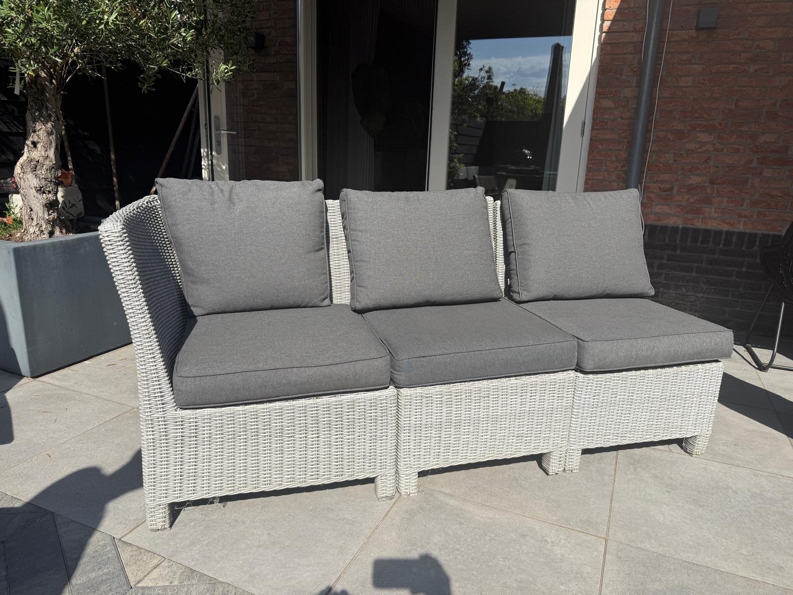 3 Kettler tuinstoelen lichtgrijs met donkergrijze kussens, Ophalen, Gebruikt, Wicker