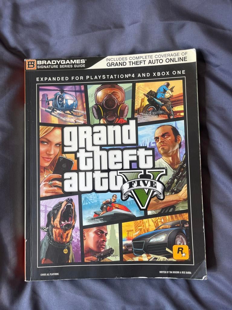 GTA 5 Signature Series Gids - PlayStation 4 & Xbox One, Ophalen of Verzenden, Gelezen