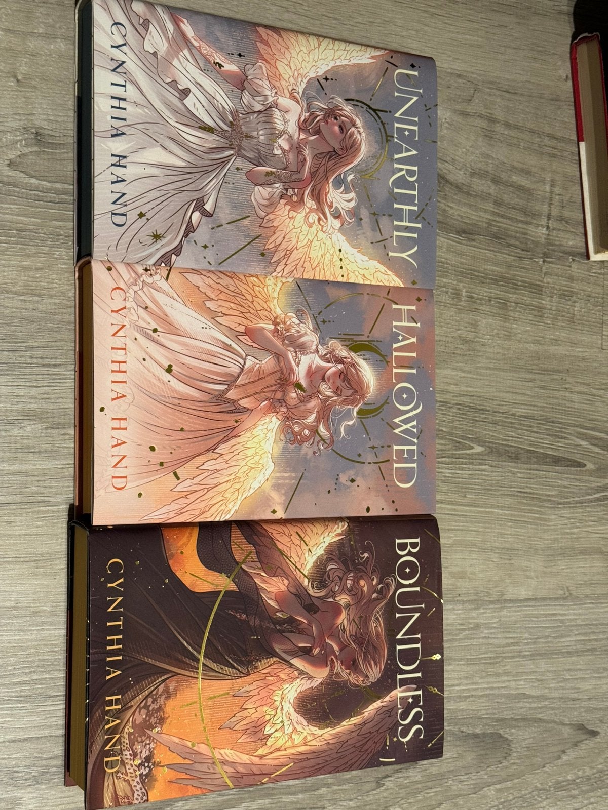 Unearthly by cynthia hand fairyloot special edition, Ophalen of Verzenden, Zo goed als nieuw