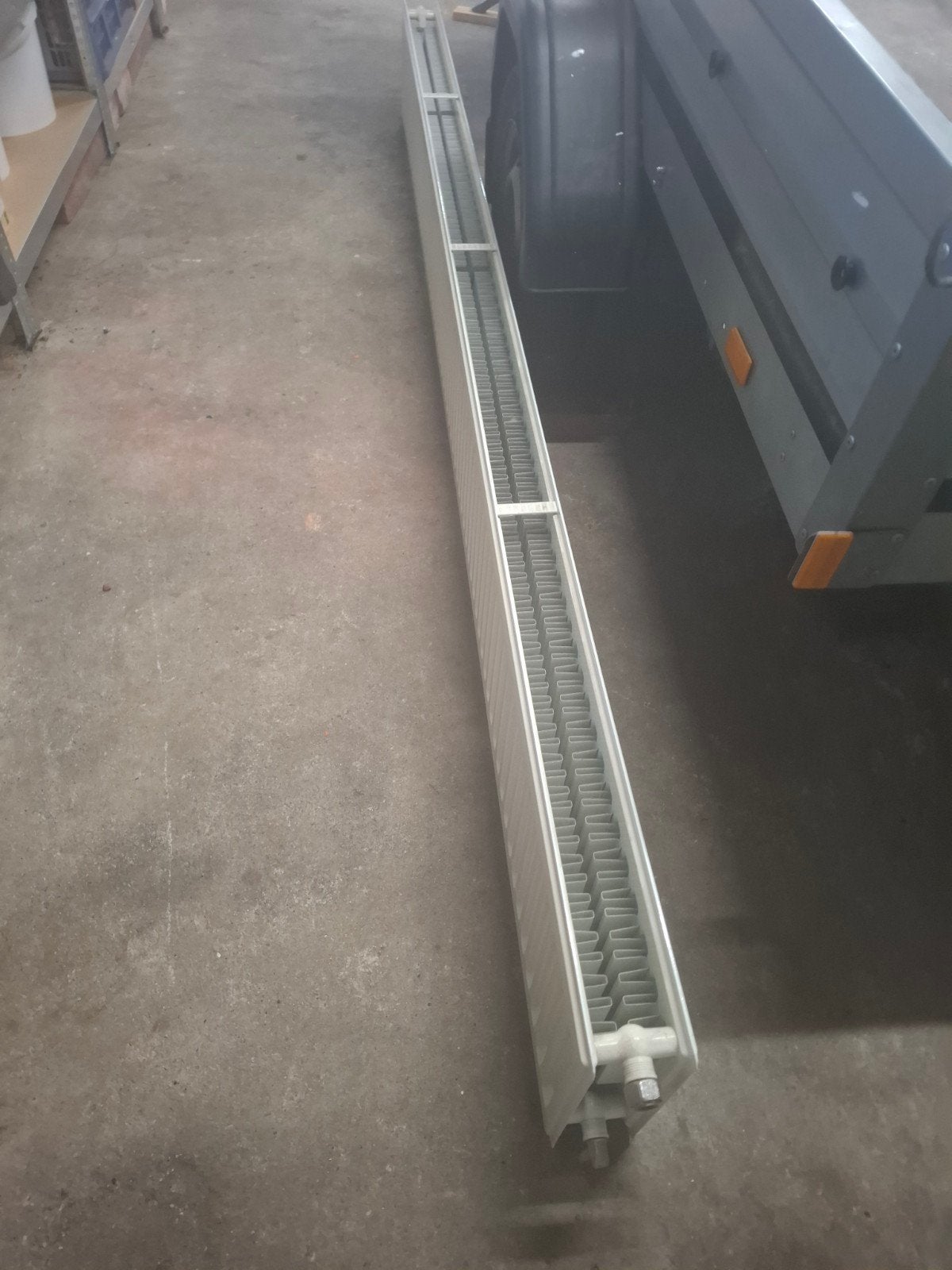 Lange radiator 272x31 cm incl. kraan, Doe-het-zelf en Verbouw, Verwarming en Radiatoren, Ophalen, 30 tot 80 cm, Gebruikt, Radiator
