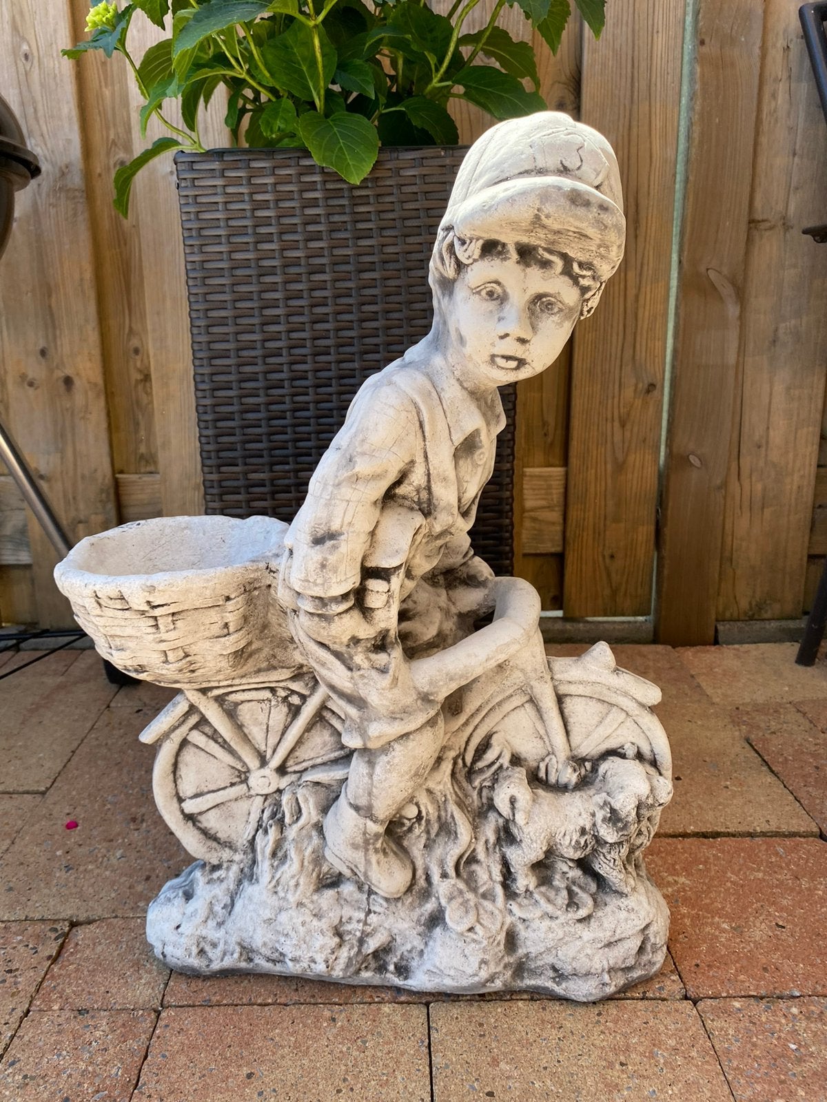 betonnen jongen op fiets 60hoog 45breed/Nieuw!, Tuin en Terras, Ophalen, Woondecoratie eindhoven, Nieuw, Woondecoratie eindhoven