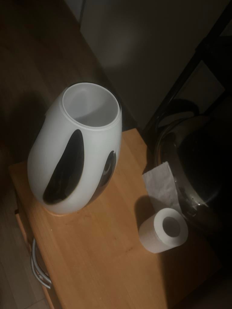 Moderne witte vaas met zwarte accenten, Ophalen of Verzenden