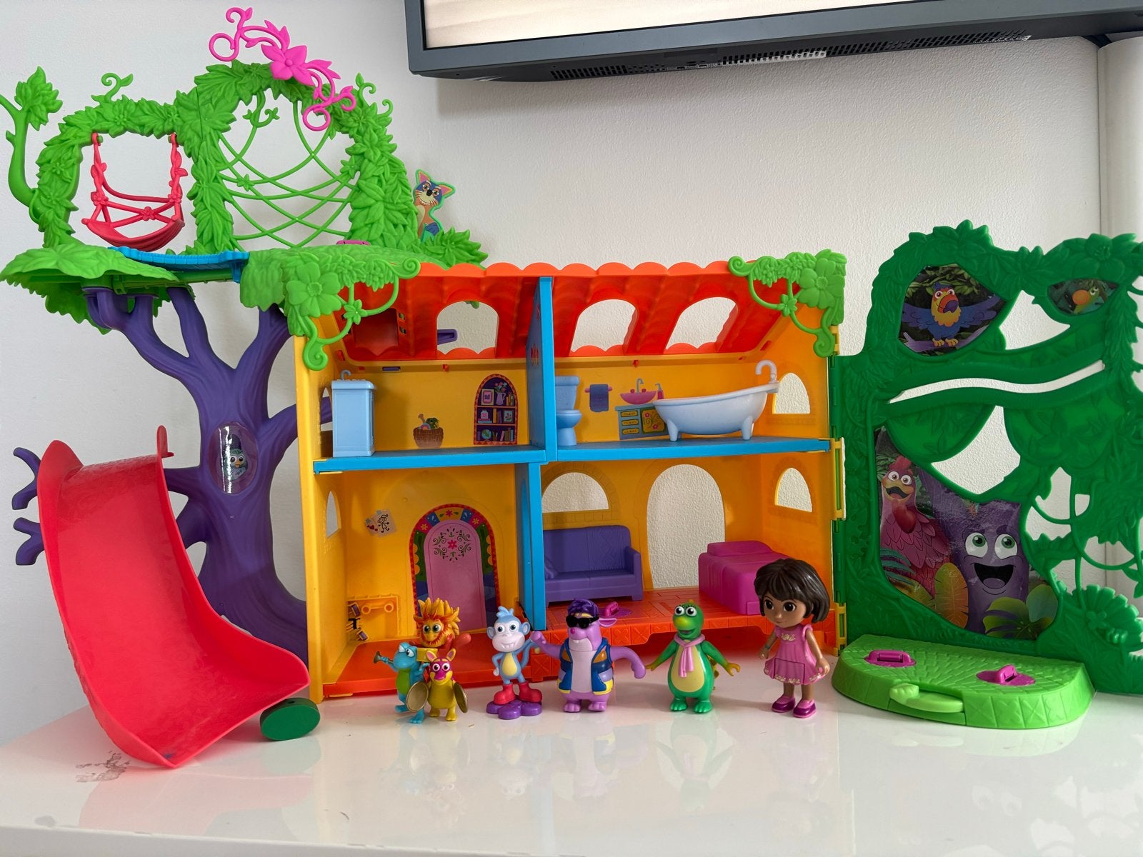 Dora Speelhuis met poppetjes - Zo goed als nieuw, Ophalen of Verzenden, Zo goed als nieuw, Poppenhuis