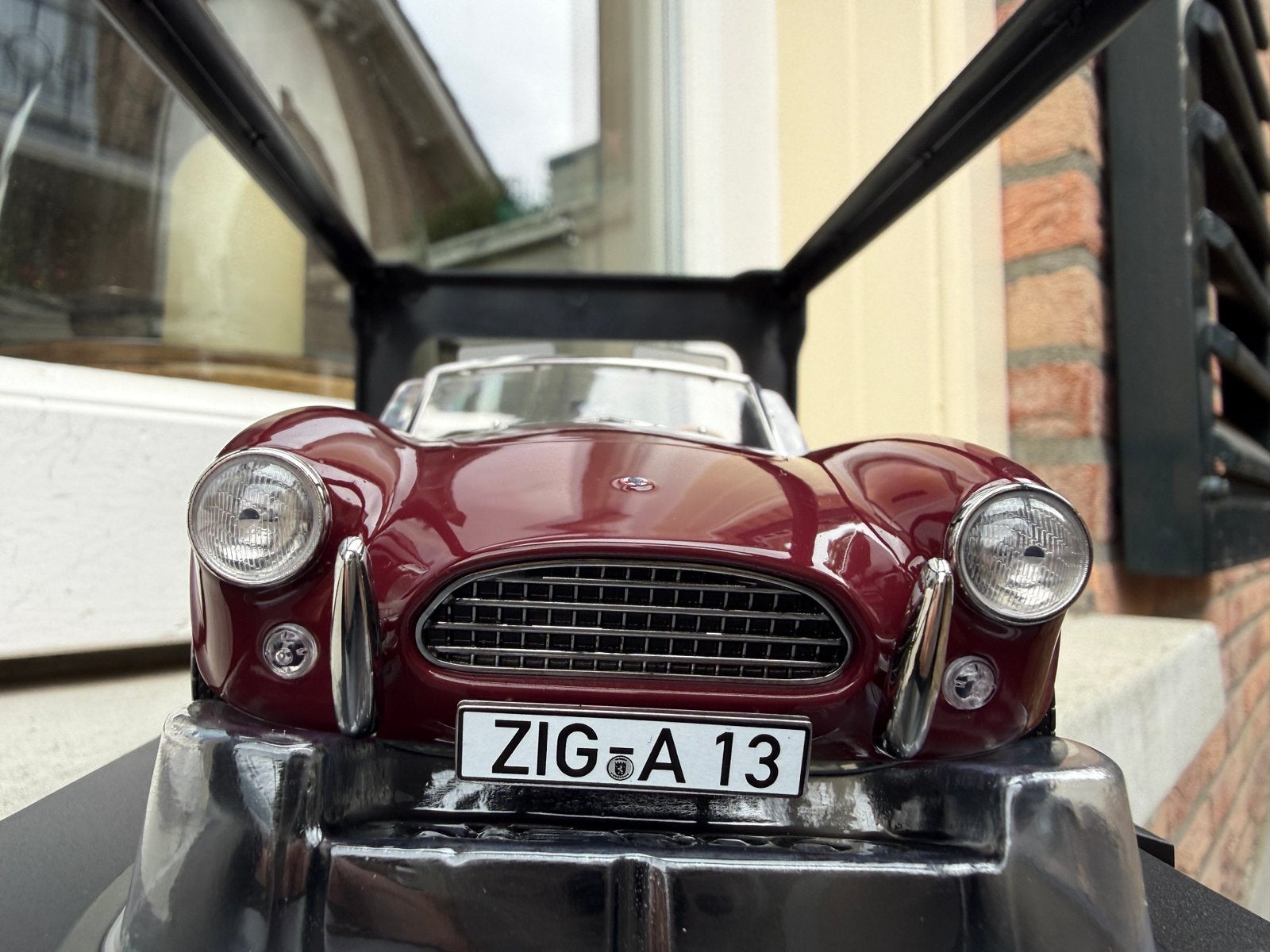 1:18 AC Cobra 289 Dark Red 1963 Norev 182758, Hobby en Vrije tijd, Auto, Norev, 70-72 Av. de Bohlen, Vaulx-en-Velin, 69120, France