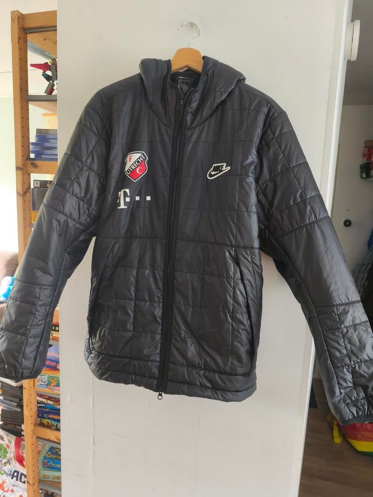 FC Utrecht Nike Winterjas - Maat L, Kleding | Heren, Jassen | Zomer, Zo goed als nieuw, Maat 52/54 (L), Zwart, Ophalen of Verzenden