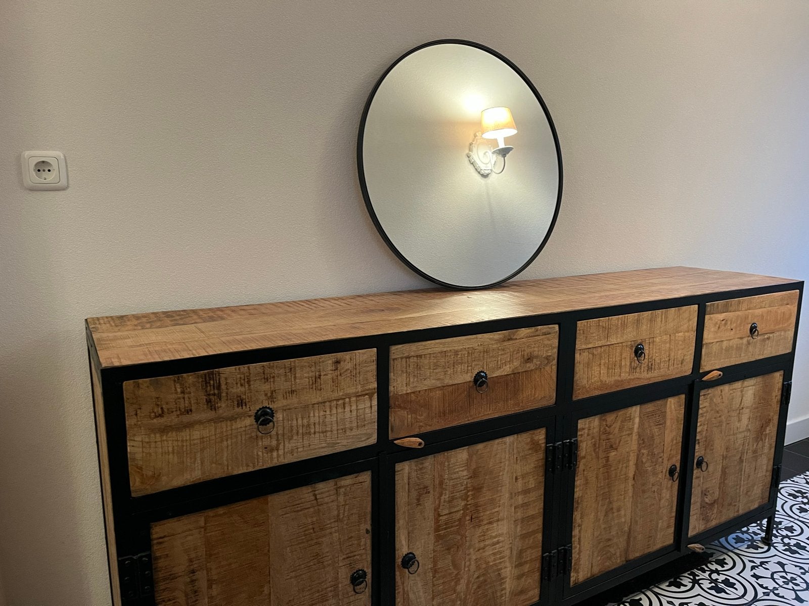 Industriële Mangohouten Dressoir met Zwart Metalen Frame, Ophalen, Zo goed als nieuw, 200 cm of meer, Met lade(s)