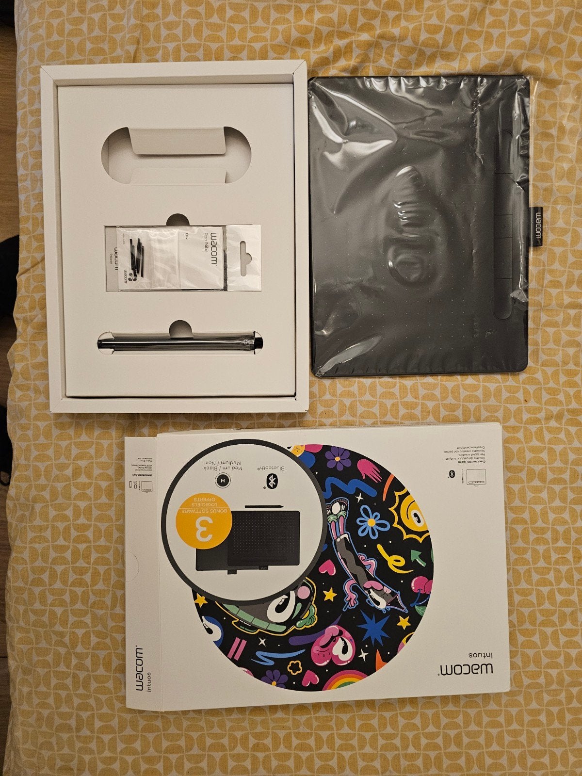 Wacom Intuos M Bluetooth tekentablet met pen en extra nibs, Computers en Software, Tekentablets, Ophalen of Verzenden, Zo goed als nieuw