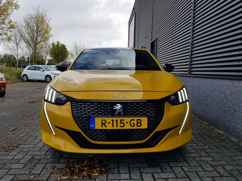 Peugeot 208 1.2 Puretech 100pk 2022 Geel, Auto's, Peugeot, Voorwielaandrijving, 100 pk, 49 €/maand, 1200 kg