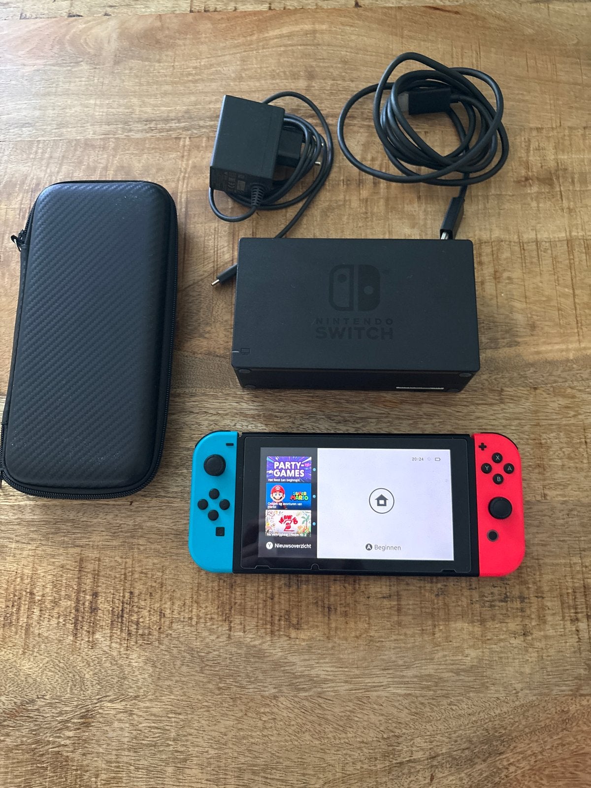 Nintendo Switch met Dock, Oplader en Reisetui, Ophalen, Zo goed als nieuw, Met 2 controllers, Switch Original
