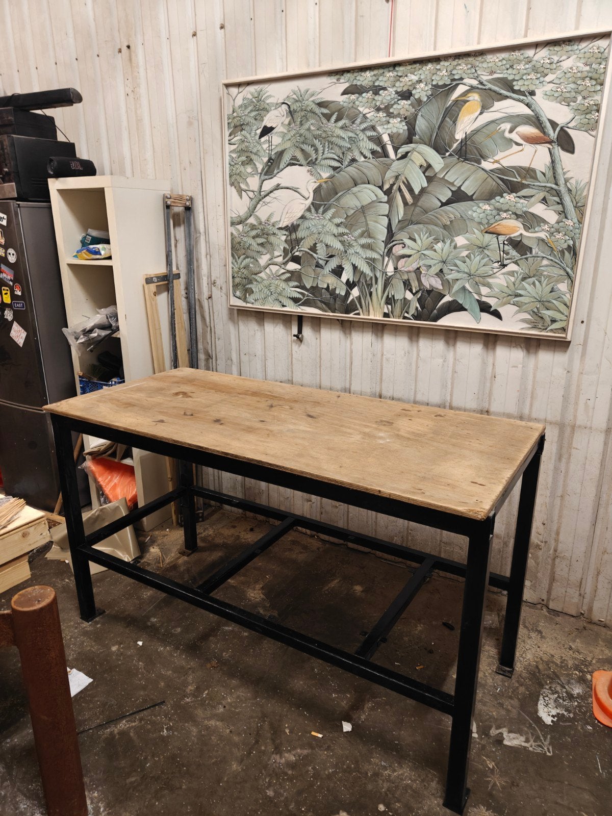 Robuuste werkbank met houten blad en metalen frame, Gebruikt, Tot twee personen, 50 tot 100 cm, Rechthoekig