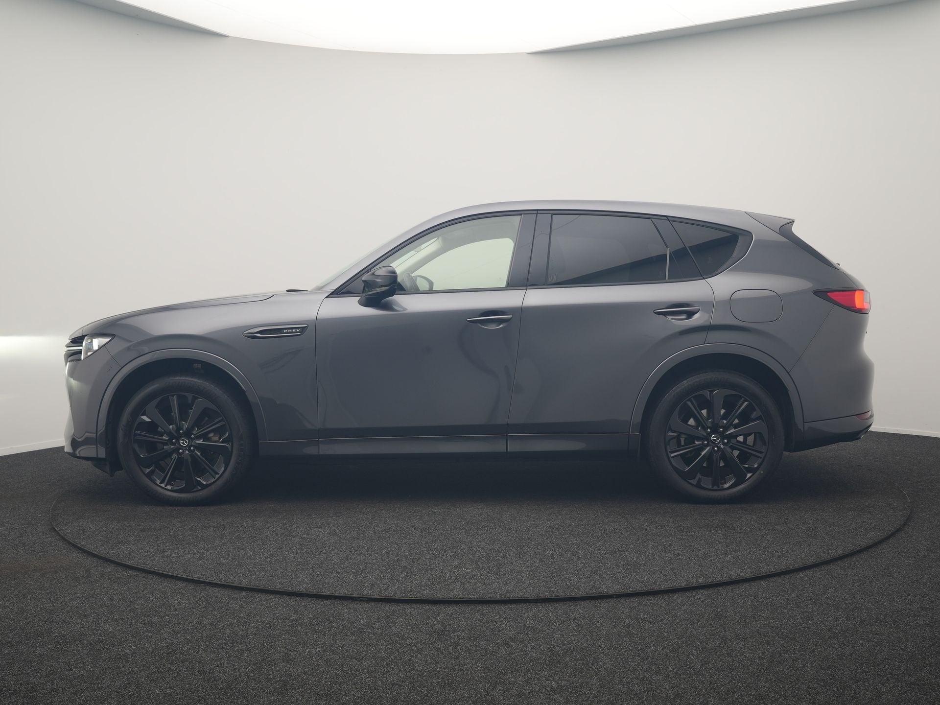 Mazda CX-60 2.5 e-SkyActiv PHEV Homura 327pk Dealer O.H. | S, Auto's, Automaat, Dealer onderhouden, Gebruikt, Zwart