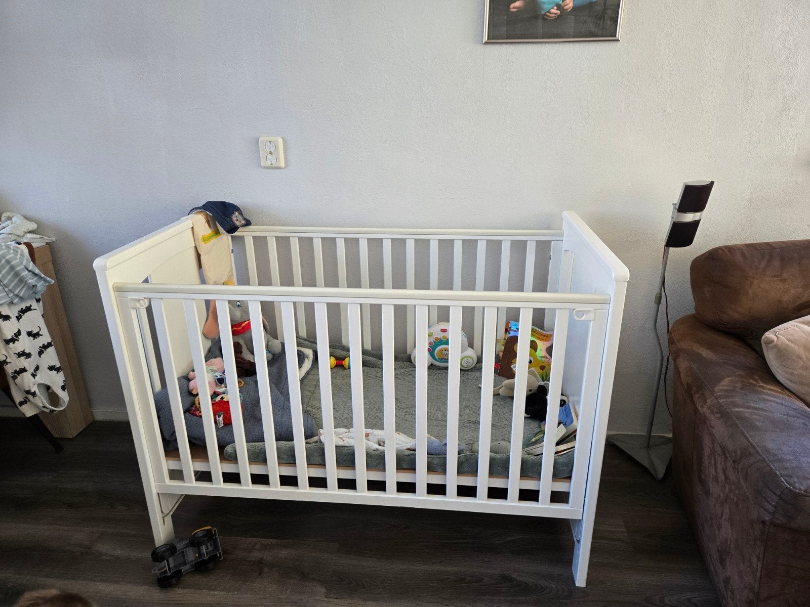 Wit ledikantje met verstelbare bodem, Kinderen en Baby's, Ophalen, Gebruikt, Ledikant
