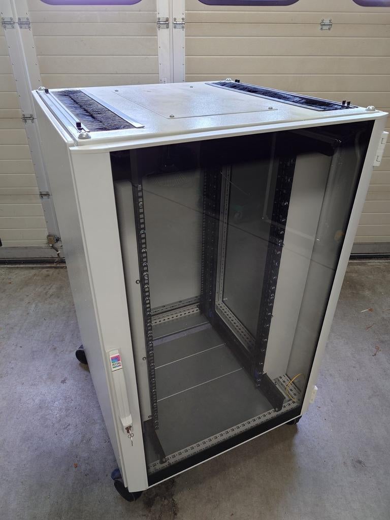 19" kast op wielen met glazen deur met 19" montage stroken, Ophalen of Verzenden