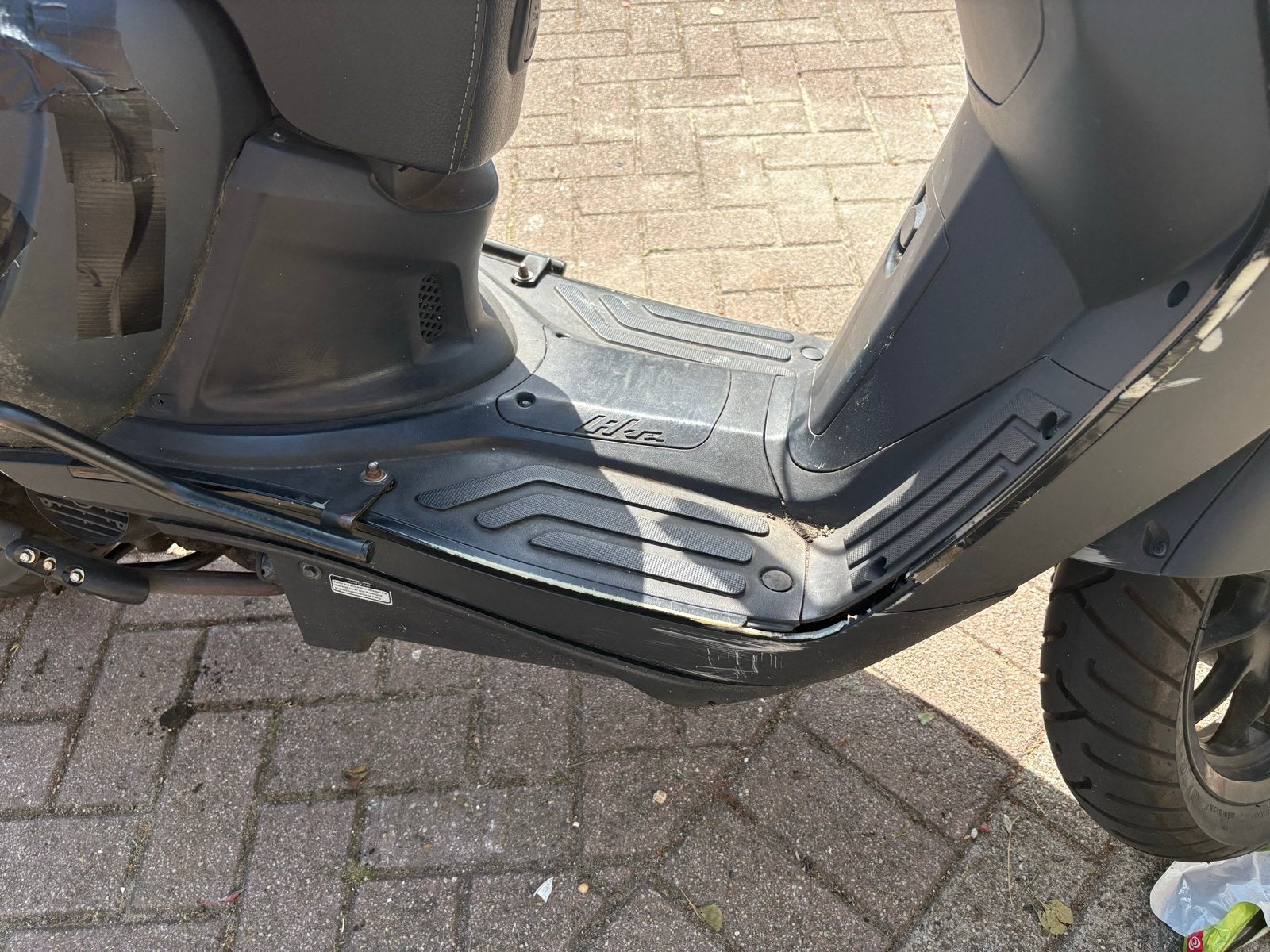 Kymco Like 45 km/u - Kap schade, motorisch 100%, Fietsen en Brommers, Scooters | Overige merken, Gebruikt, Maximaal 45 km/u, Benzine