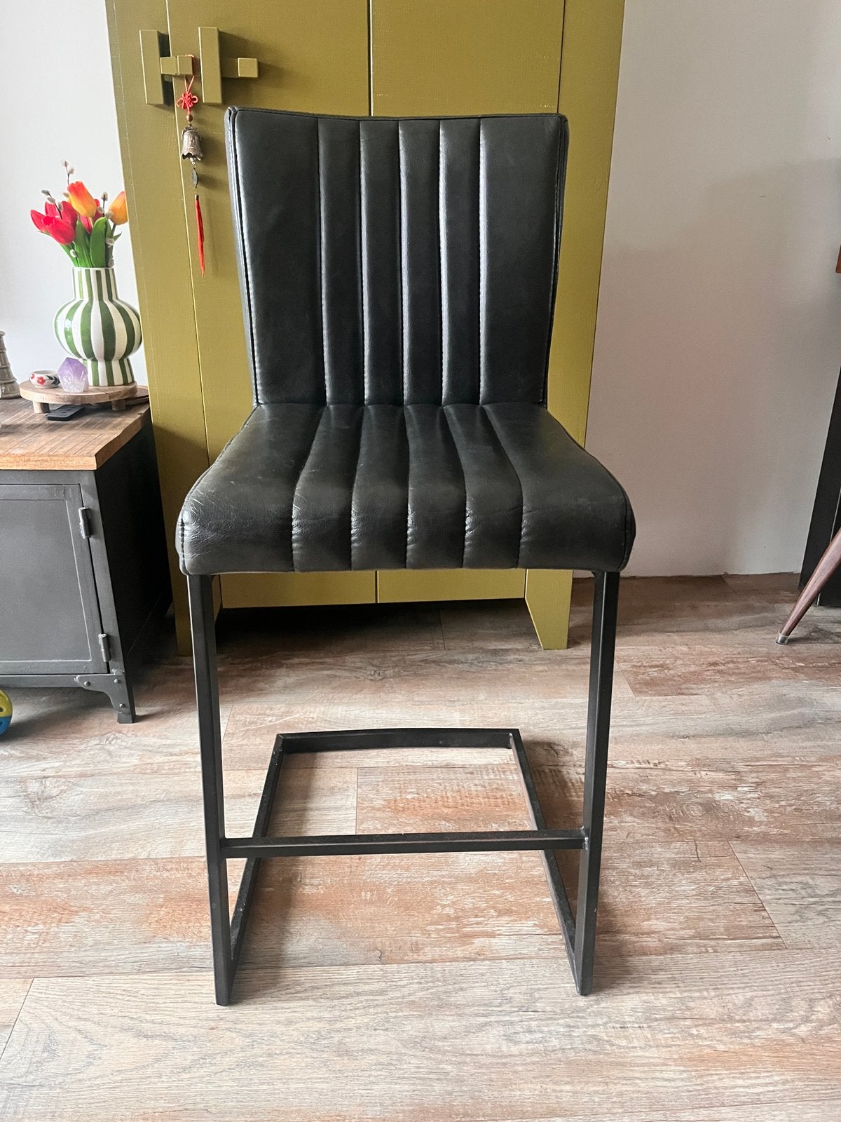 3 stuks voor 50 euro Toffe barstoel  antraciet mooie staat, Huis en Inrichting, Ophalen, Zo goed als nieuw, Grijs, Twee