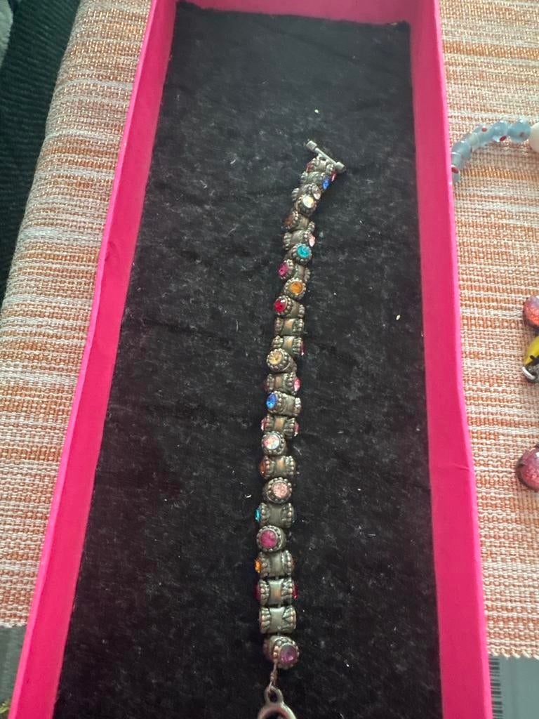 Prachtige zilverkleurige armband met gekleurde stenen, Ophalen of Verzenden, Zo goed als nieuw, Zilver, Met edelsteen