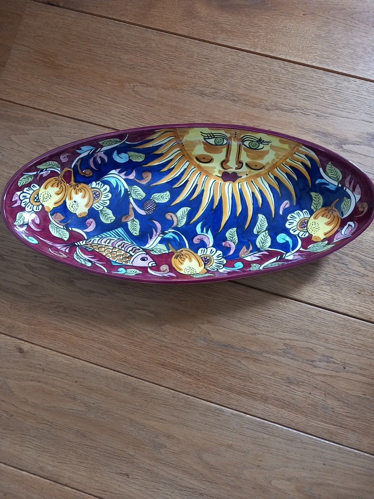 Decoratieve schaal met zon, vissen en fruitmotief, Antiek en Kunst, Antiek | Schalen, Ophalen of Verzenden