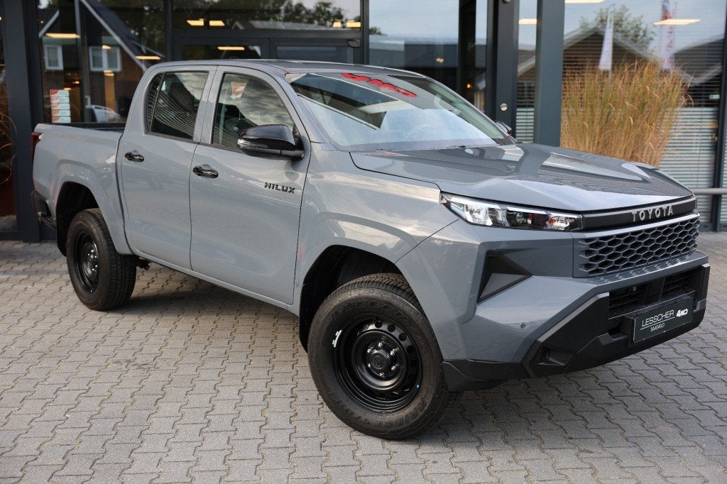 Toyota HILUX 2.8 D-4D MHEV DUBBEL CABINE ACTIVE A/T 4WD, Automaat, Huisgarantie, Met garantie (alle), Verwarmde buitenspiegels