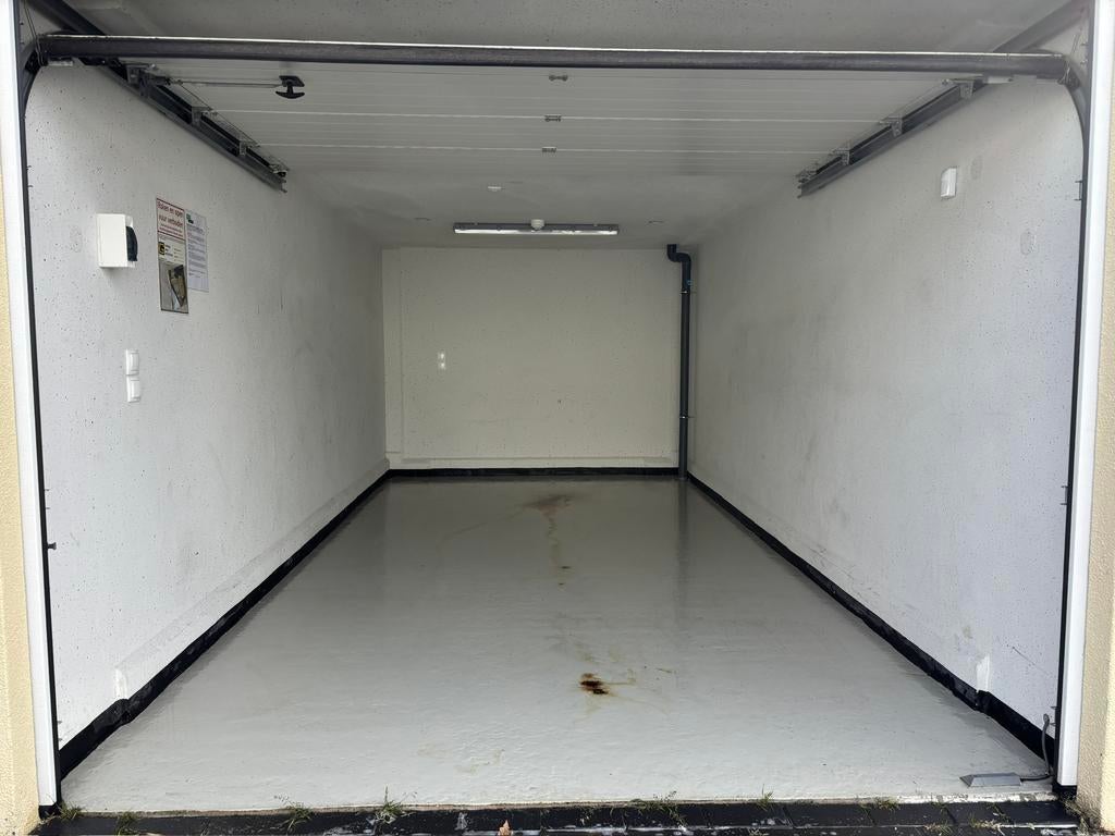 Garagebox (ca. 18 m²) – Bergen op Zoom (Lelyweg), Auto diversen