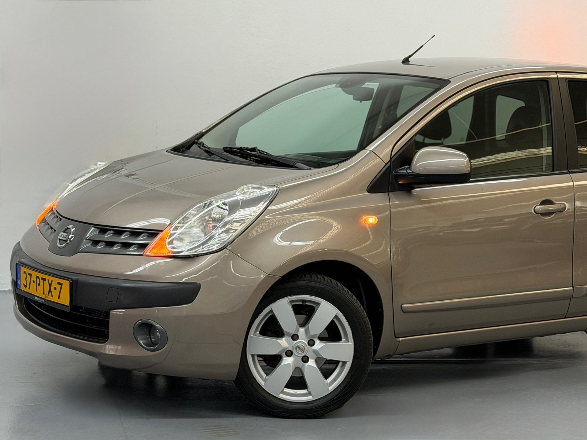 Nissan Note 1.6 First Note AUTOMAAT Airco APK, Auto's, Dealer onderhouden, Gebruikt, 750 kg, 4 cilinders