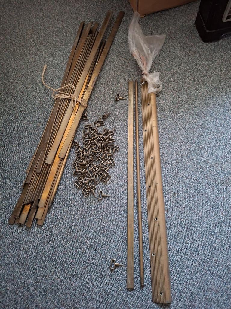 30 platte messing traproedes, Doe-het-zelf en Verbouw, Metalen, Ophalen, Koper of Messing